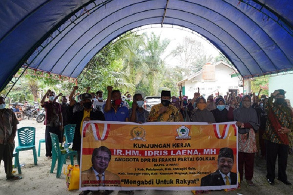 Idris Laena Bersama Golkar INHU Tebar Sembako Kader Desa dan Kelurahan